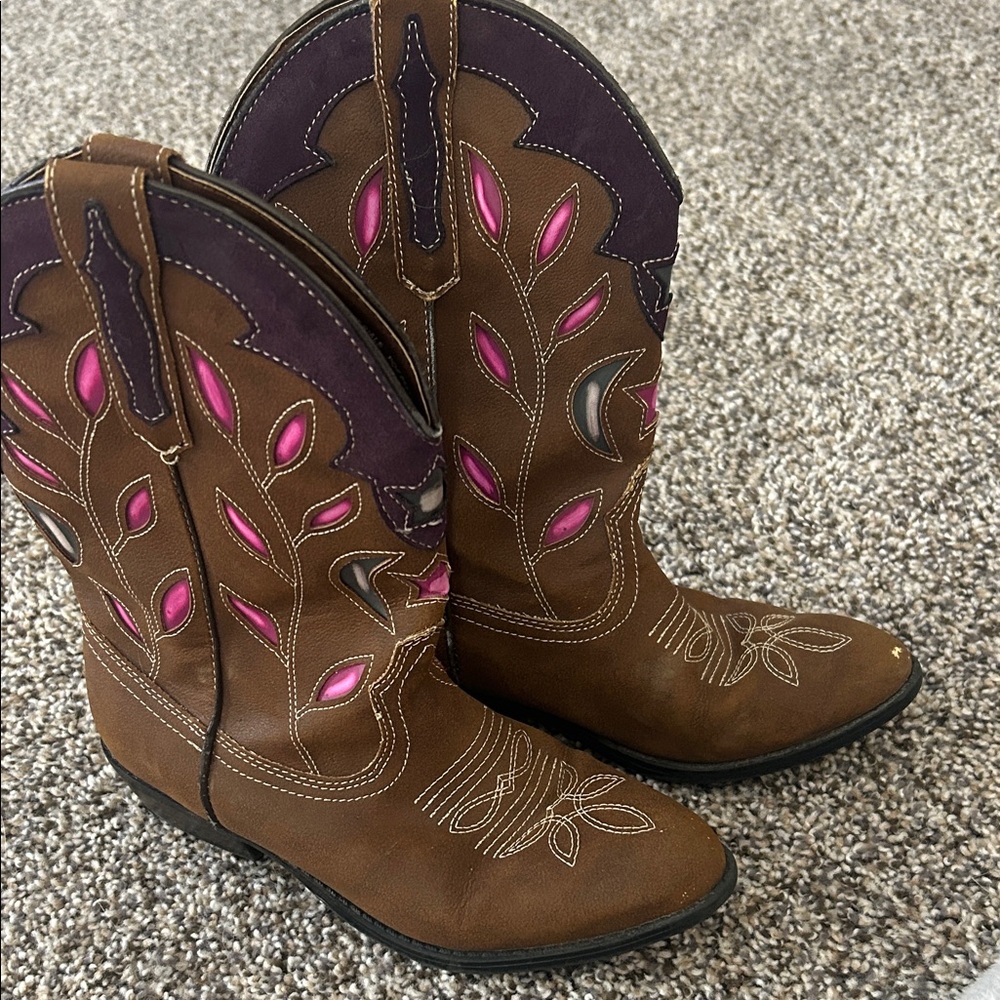 Girls boots Size 2